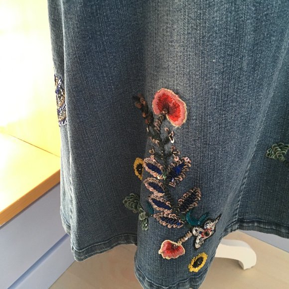 Alice + Olivia Denim Skirt with Sequins and Embroidery Size 4 - Picture 11 of 15